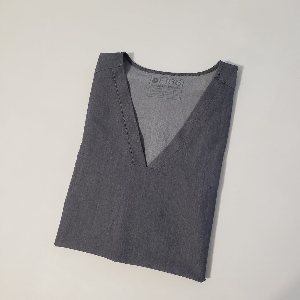 FIGS Graphite Casma Three-Pocket Scrub Top XL